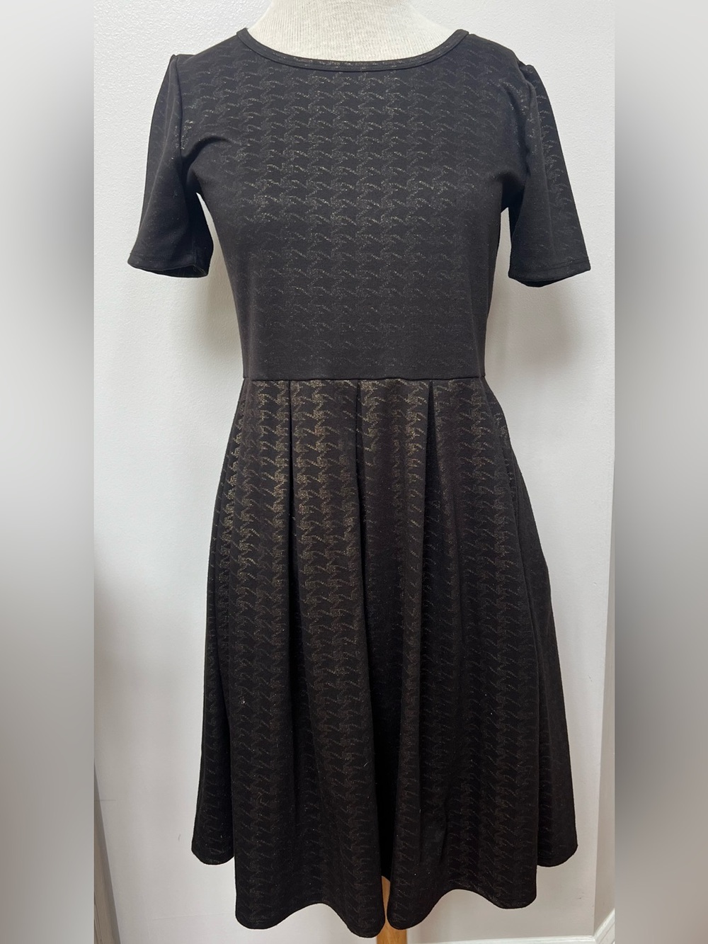 LuLaRoe Elegant Collection Amelia Dress M Black Gold Metallic Fit Flare Pockets